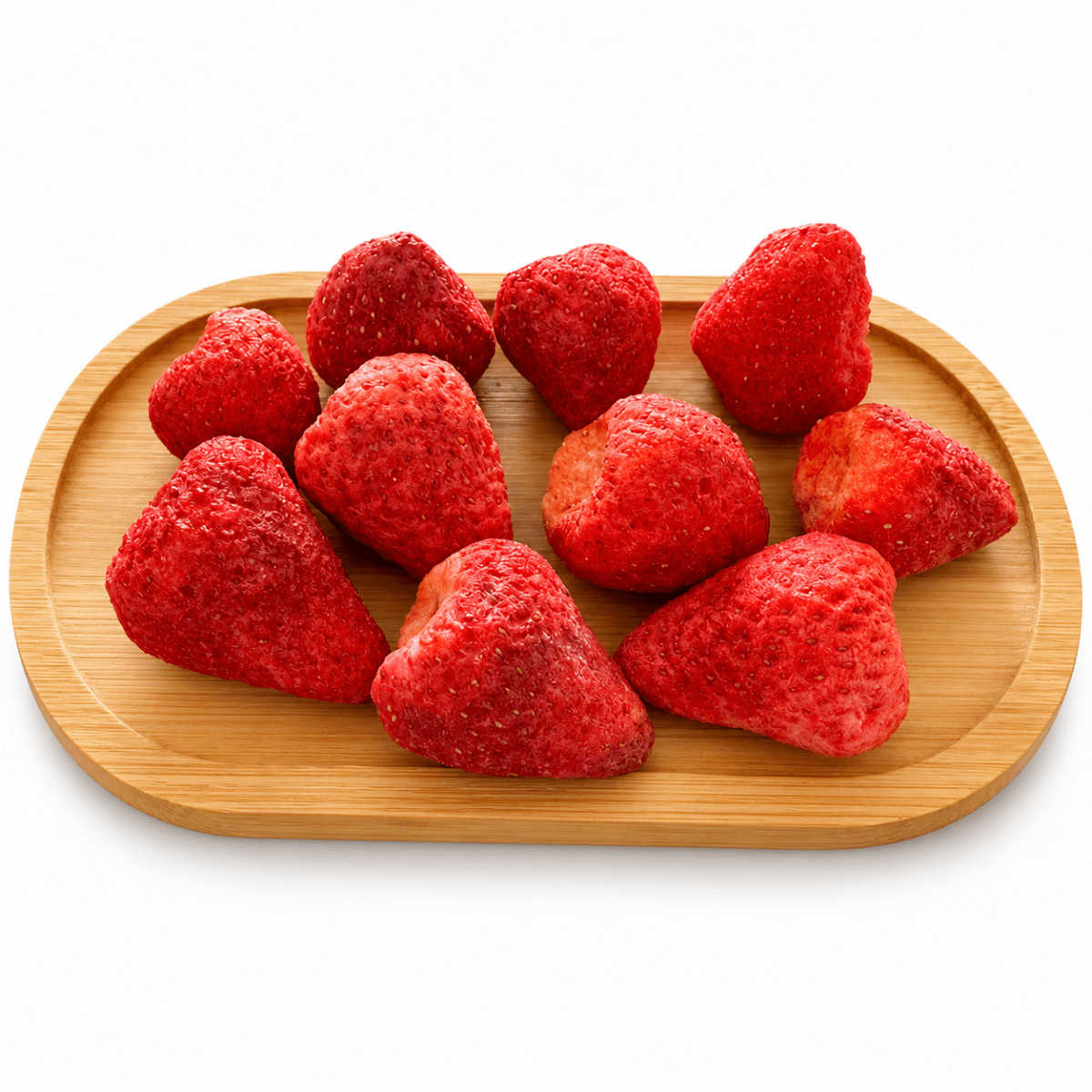 Aytac markalı, tenfreeze-dried gerçek çilek, 45 gr, bambu tabakta sunulan kuru ve doğal gıda ürün.