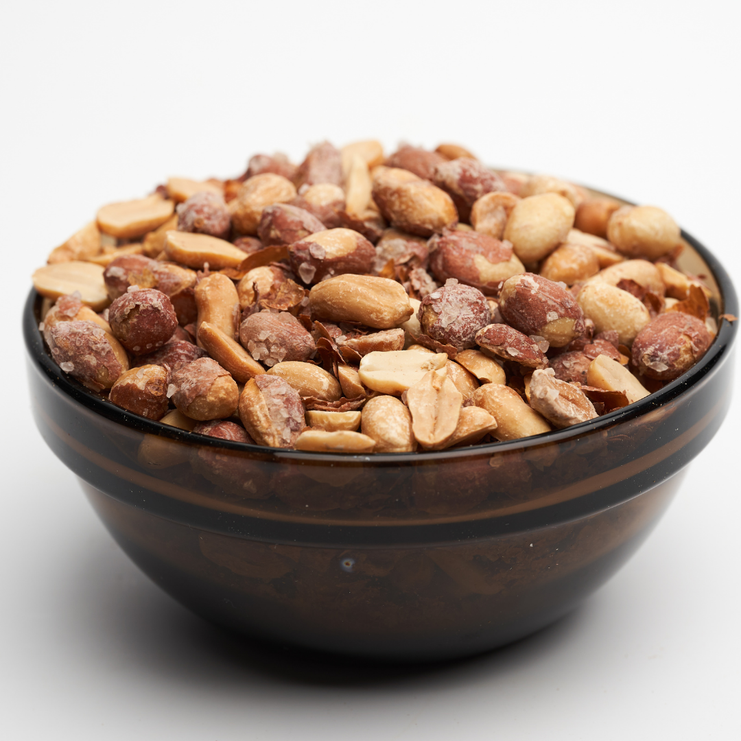Aytac marka 350 gr tuzlu fıstık, çıtır ve tuzlu lezzetli atıştırmalık, açık paket içinde gösteriliyor.