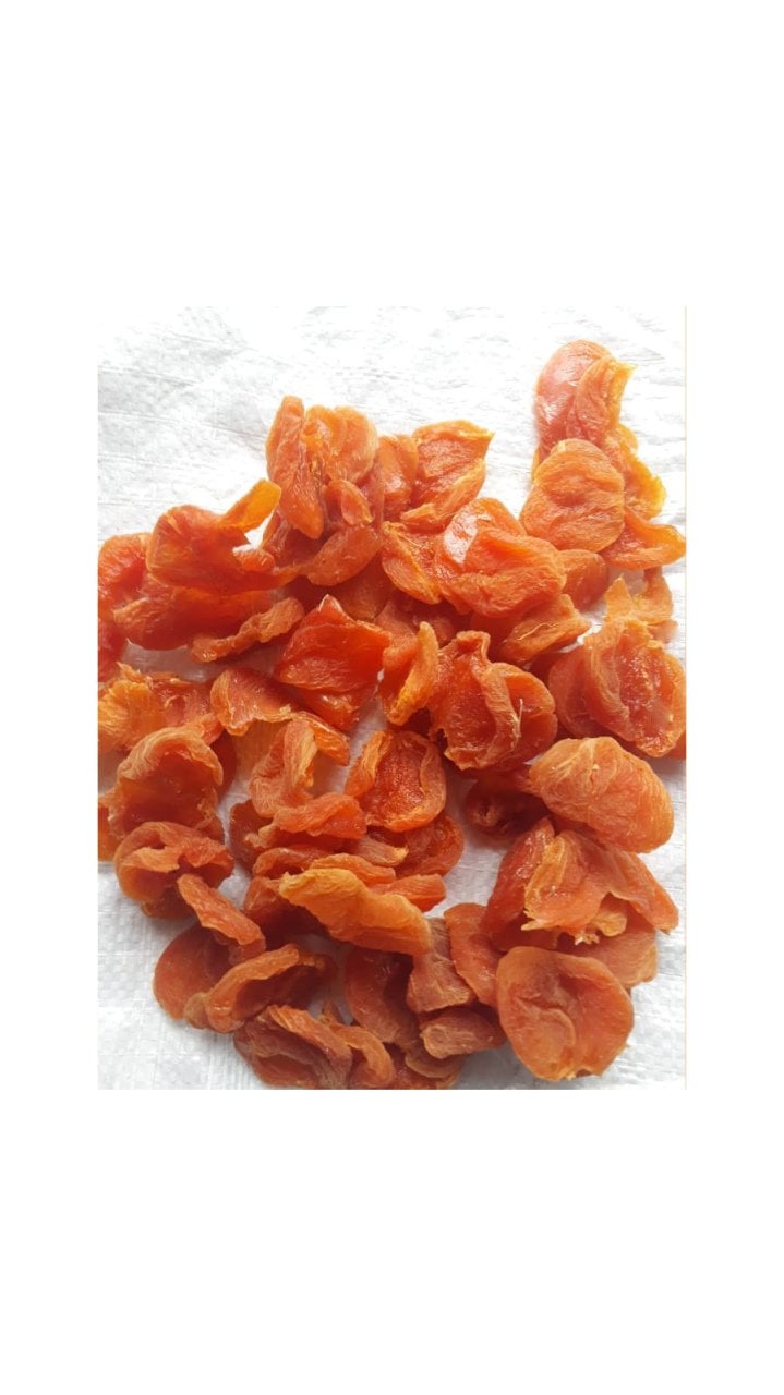 Dried sour apricots from Nazlikoy, Ekşi Gün Kurusu Yarık Kayısı, 500 grams, showing their wrinkled, golden-brown appearance.